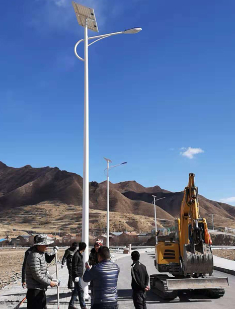 甘南碌曲10米古浪太阳能路灯项目